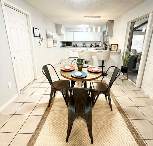 2111 Warwick Drive, Arlington, TX 76015