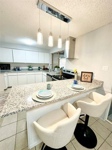 2111 Warwick Drive, Arlington, TX 76015