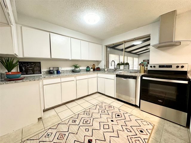 2111 Warwick Drive, Arlington, TX 76015