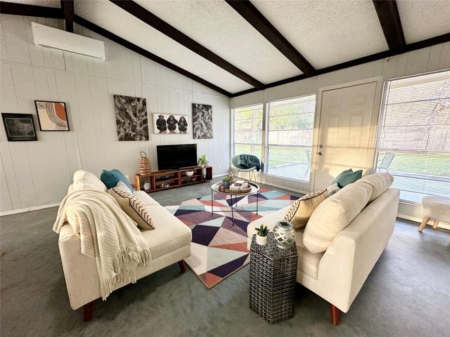 2111 Warwick Drive, Arlington, TX 76015