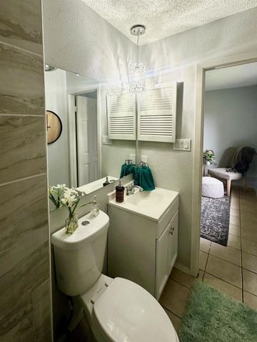 2111 Warwick Drive, Arlington, TX 76015