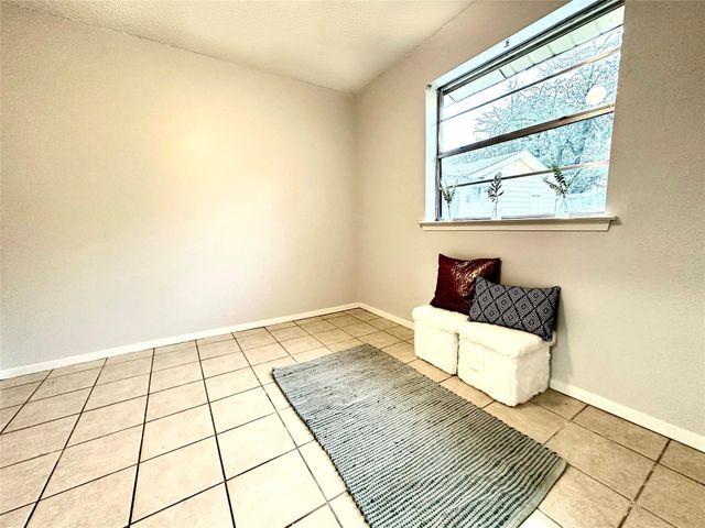 2111 Warwick Drive, Arlington, TX 76015