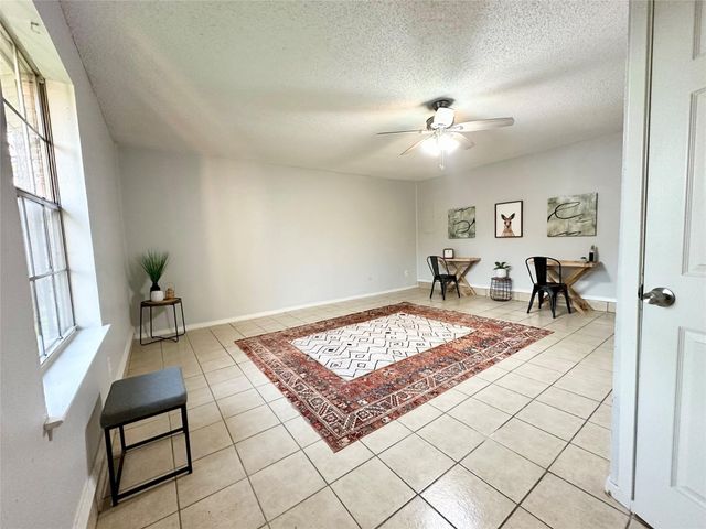 2111 Warwick Drive, Arlington, TX 76015