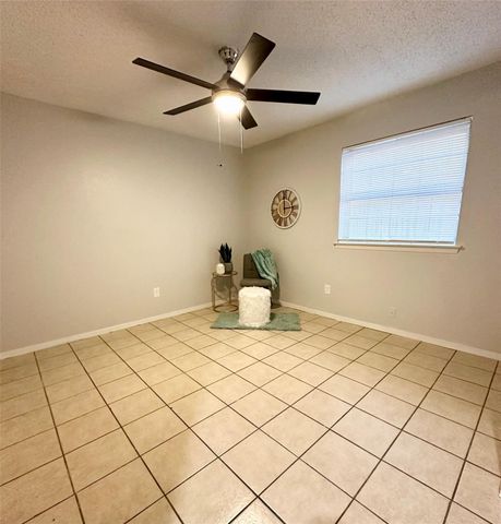 2111 Warwick Drive, Arlington, TX 76015