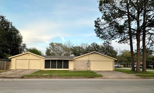 2111 Warwick Drive, Arlington, TX 76015