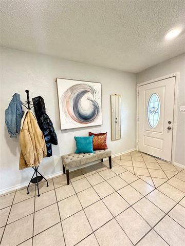 2111 Warwick Drive, Arlington, TX 76015