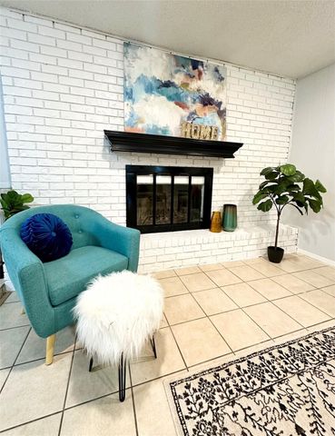 2111 Warwick Drive, Arlington, TX 76015