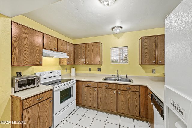 1665 W Calle Del Rey, Tucson, AZ 85713