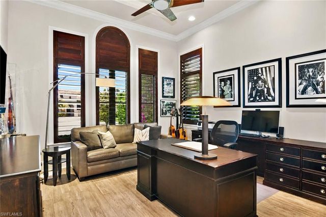 2220 Residence CIR, Naples, FL 34105