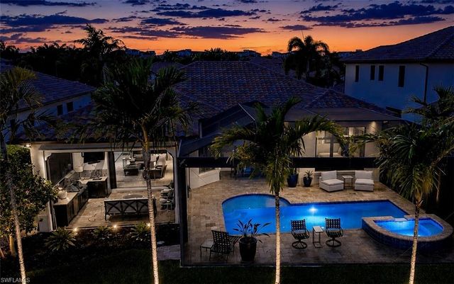 2220 Residence CIR, Naples, FL 34105
