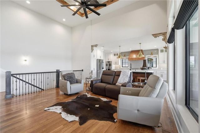 4261 Lakeshore Drive, Basehor, KS 66007