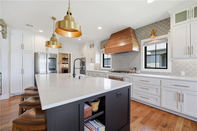 4261 Lakeshore Drive, Basehor, KS 66007