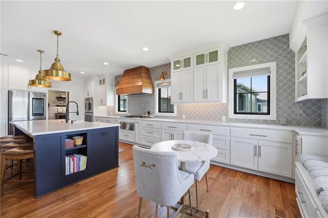 4261 Lakeshore Drive, Basehor, KS 66007