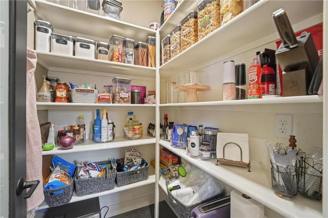 4261 Lakeshore Drive, Basehor, KS 66007