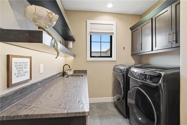 4261 Lakeshore Drive, Basehor, KS 66007
