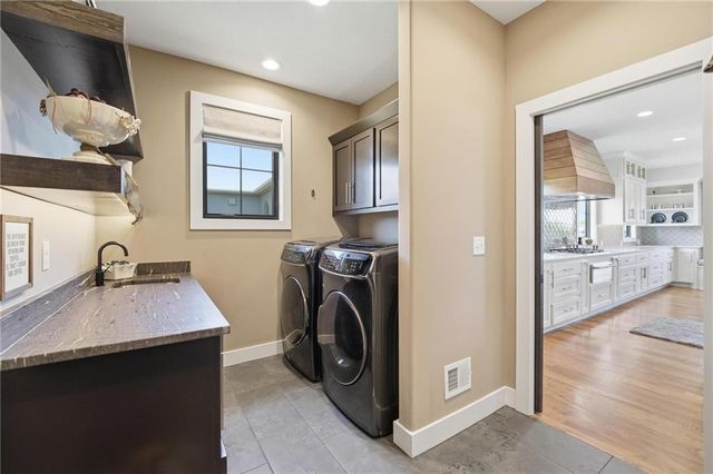 4261 Lakeshore Drive, Basehor, KS 66007