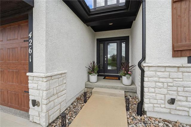 4261 Lakeshore Drive, Basehor, KS 66007