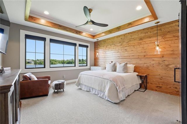 4261 Lakeshore Drive, Basehor, KS 66007