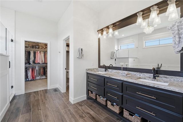 4261 Lakeshore Drive, Basehor, KS 66007