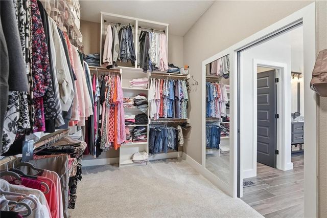 4261 Lakeshore Drive, Basehor, KS 66007