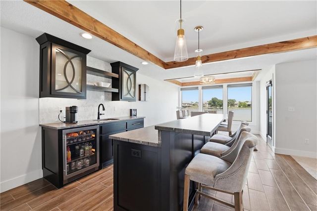 4261 Lakeshore Drive, Basehor, KS 66007