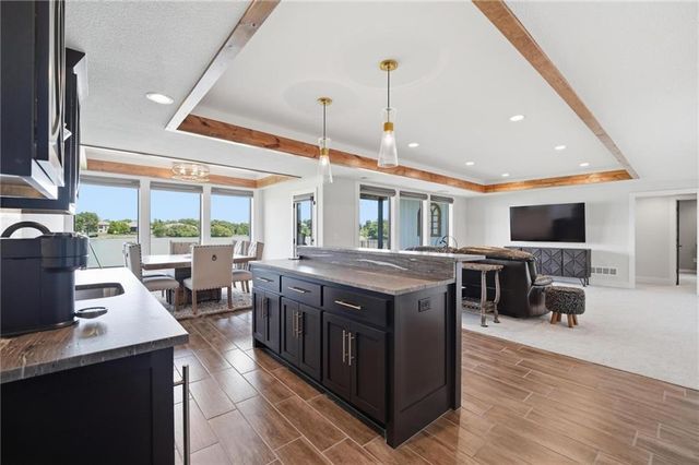 4261 Lakeshore Drive, Basehor, KS 66007