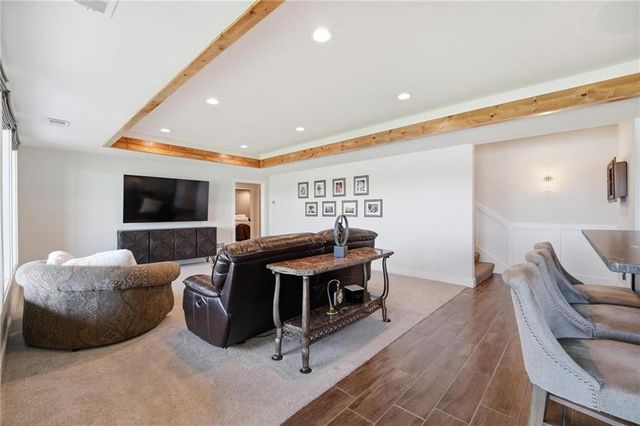 4261 Lakeshore Drive, Basehor, KS 66007