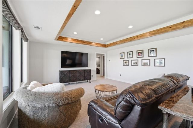4261 Lakeshore Drive, Basehor, KS 66007