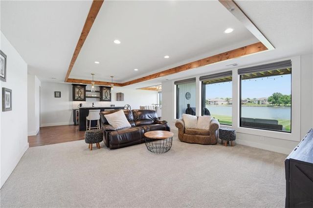 4261 Lakeshore Drive, Basehor, KS 66007