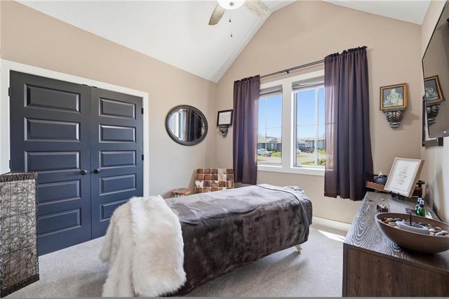 4261 Lakeshore Drive, Basehor, KS 66007