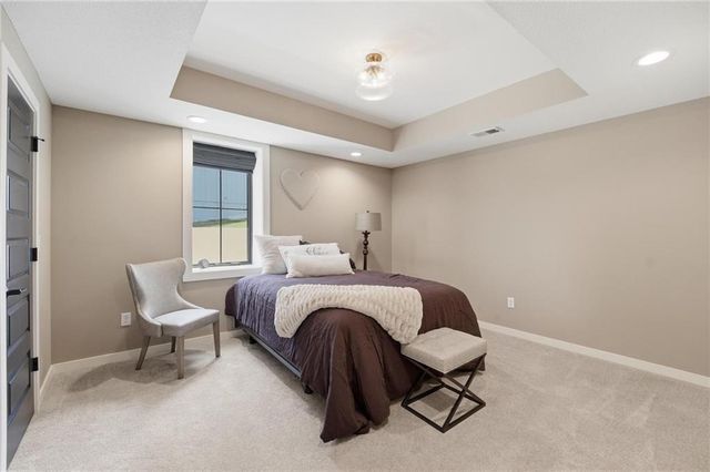 4261 Lakeshore Drive, Basehor, KS 66007