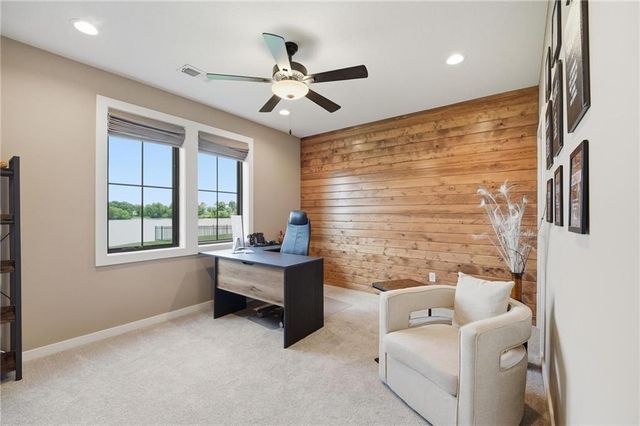 4261 Lakeshore Drive, Basehor, KS 66007