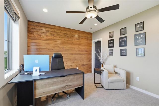 4261 Lakeshore Drive, Basehor, KS 66007