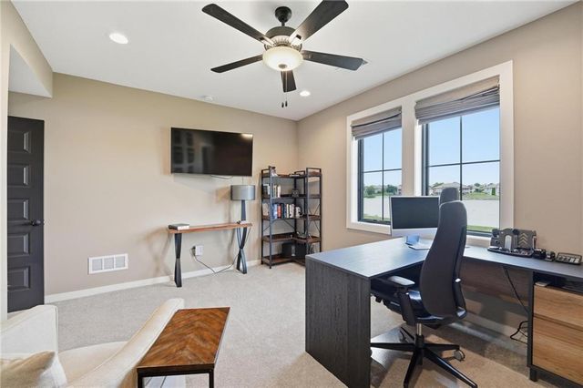 4261 Lakeshore Drive, Basehor, KS 66007