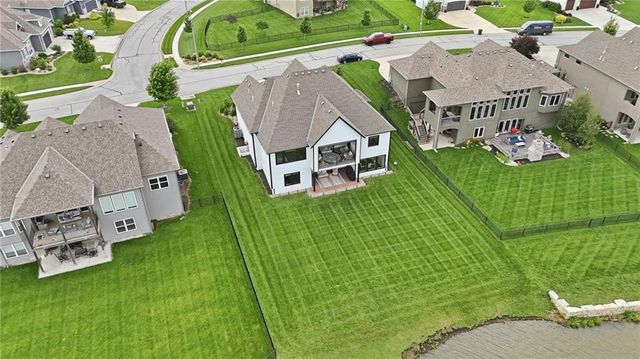 4261 Lakeshore Drive, Basehor, KS 66007