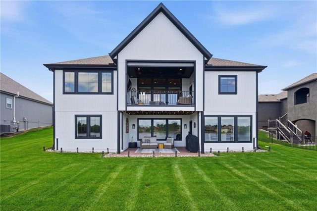 4261 Lakeshore Drive, Basehor, KS 66007