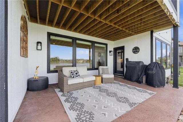 4261 Lakeshore Drive, Basehor, KS 66007