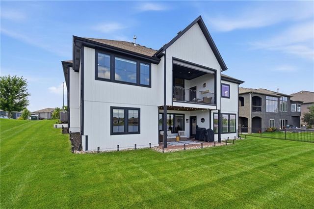 4261 Lakeshore Drive, Basehor, KS 66007