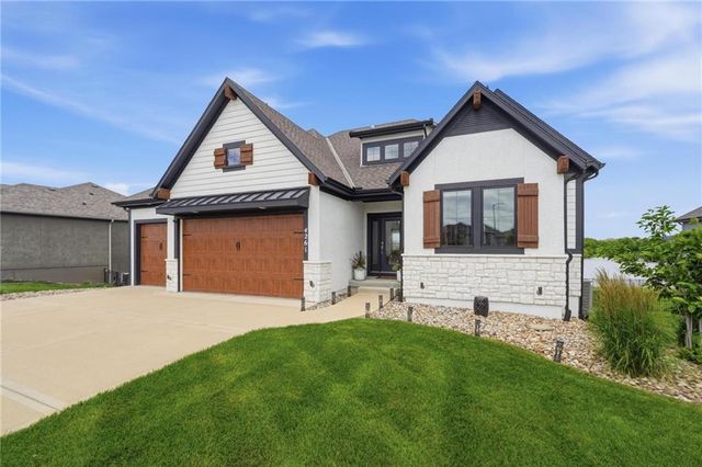 4261 Lakeshore Drive, Basehor, KS 66007