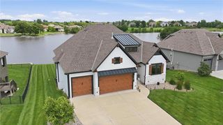 4261 Lakeshore Drive, Basehor, KS 66007