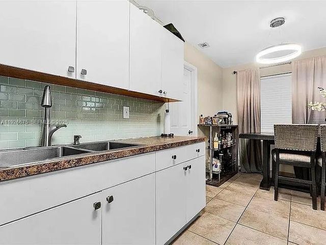 121 NW 7th Ave, Dania Beach, FL 33004