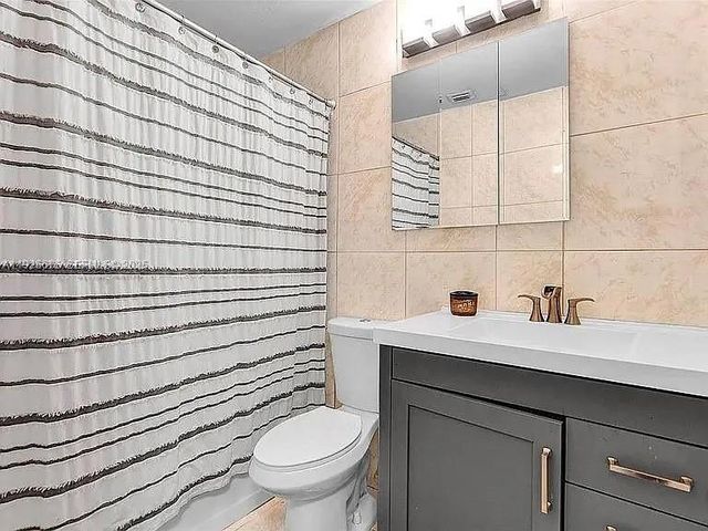 121 NW 7th Ave, Dania Beach, FL 33004