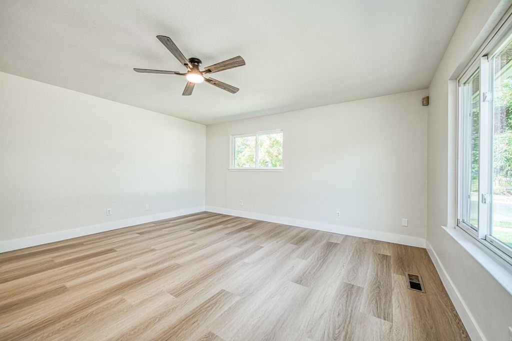 Image 25 of property listing at 6569 N Teilman Avenue, Fresno, CA 93711