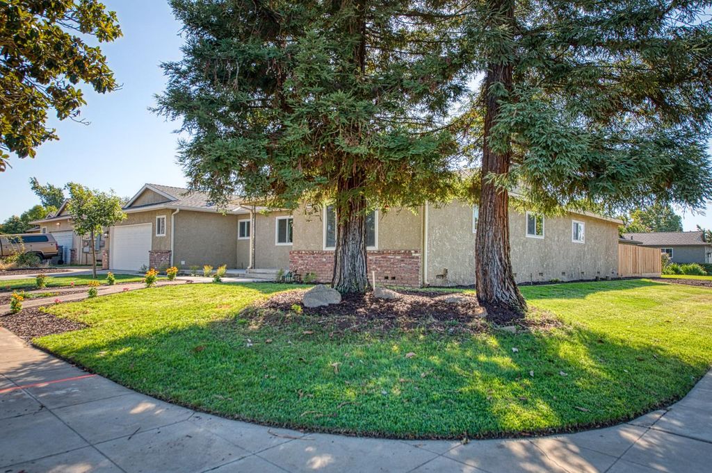 Image 3 of property listing at 6569 N Teilman Avenue, Fresno, CA 93711