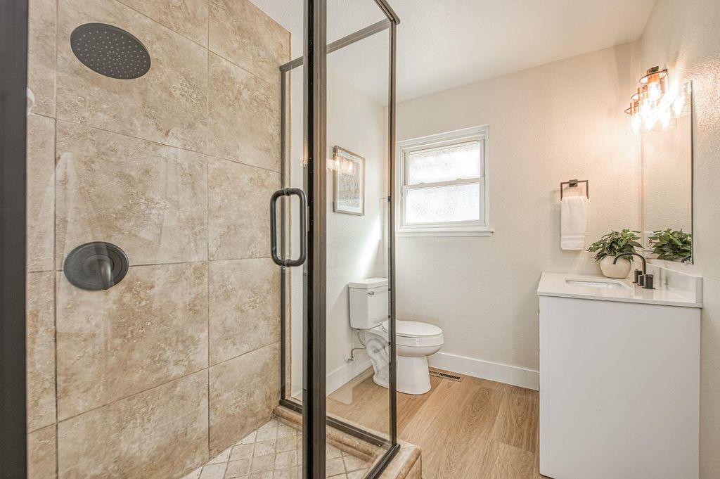 Image 33 of property listing at 6569 N Teilman Avenue, Fresno, CA 93711