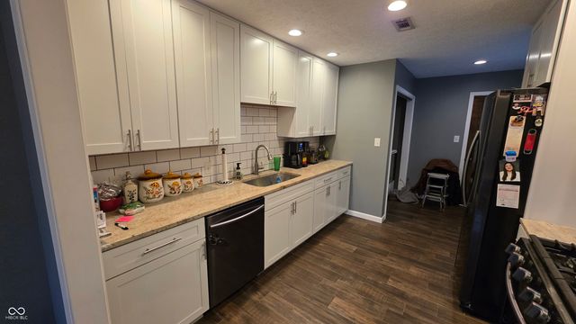 876 Woodcross Court, Avon, IN 46123