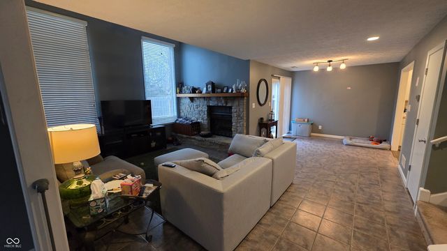 876 Woodcross Court, Avon, IN 46123