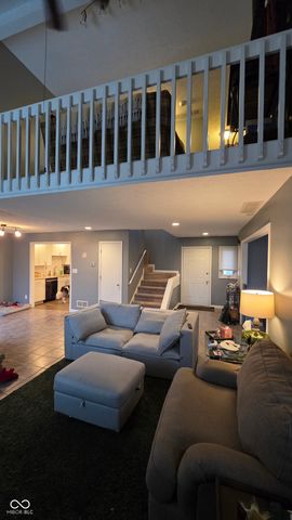 876 Woodcross Court, Avon, IN 46123