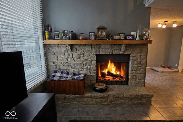 876 Woodcross Court, Avon, IN 46123