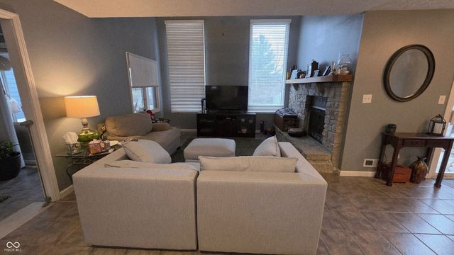 876 Woodcross Court, Avon, IN 46123